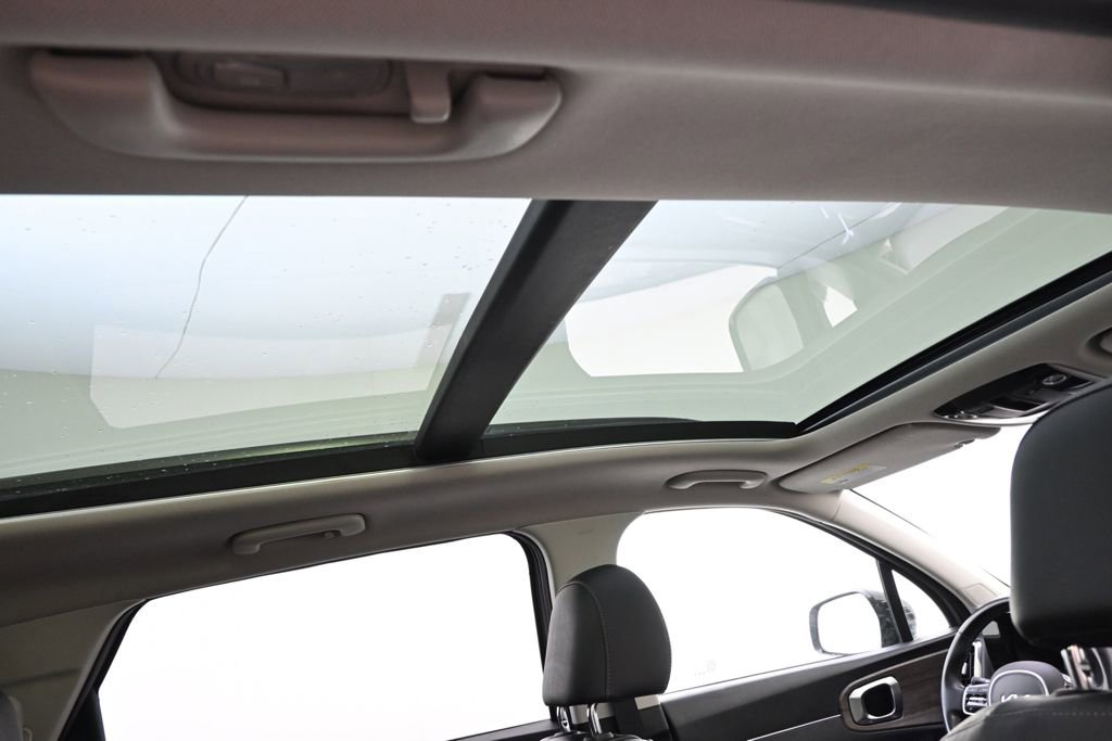 Used 2023 Kia Sorento S w/ Panoramic Sunroof Package AWD/4WD image 17