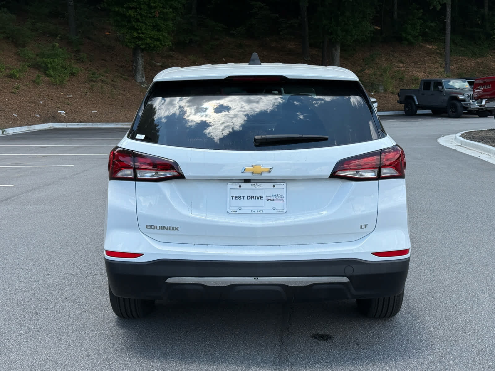 Used 2023 Chevrolet Equinox LT FWD image 4