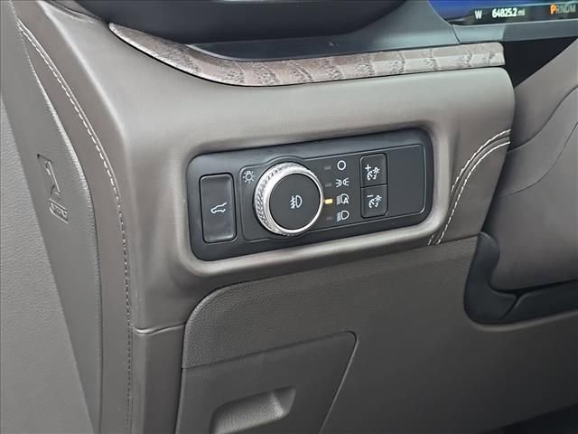 Used 2020 Ford Explorer Platinum w/ Premium Technology Package image 19