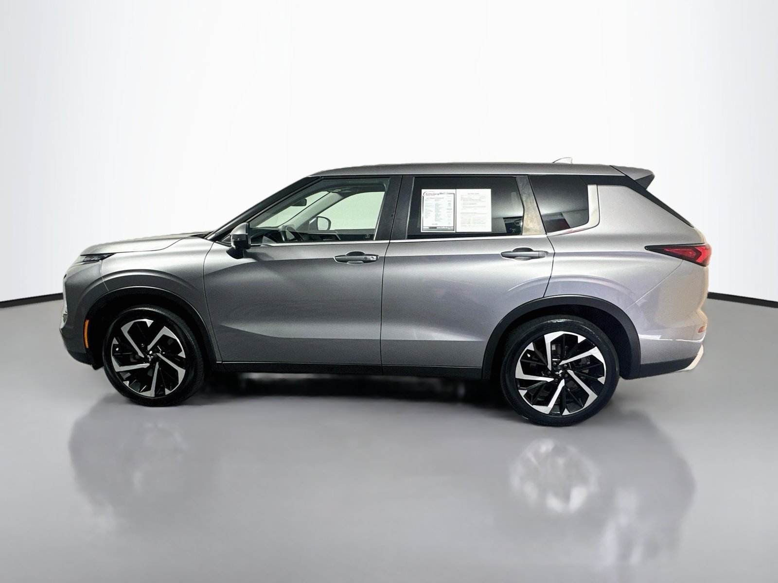 Used 2022 Mitsubishi Outlander SE AWD/4WD image 4