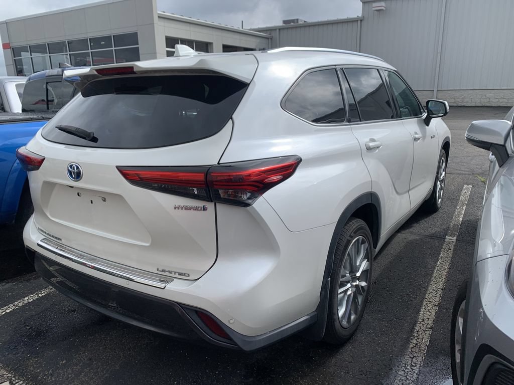 Used 2020 Toyota Highlander XLE AWD/4WD image 2