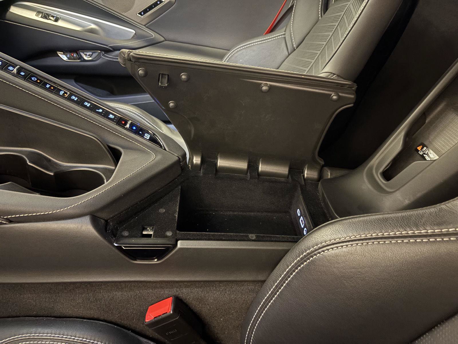 Used 2022 Chevrolet Corvette Stingray Preferred Cpe w/ Z51 Performance Package RWD image 34