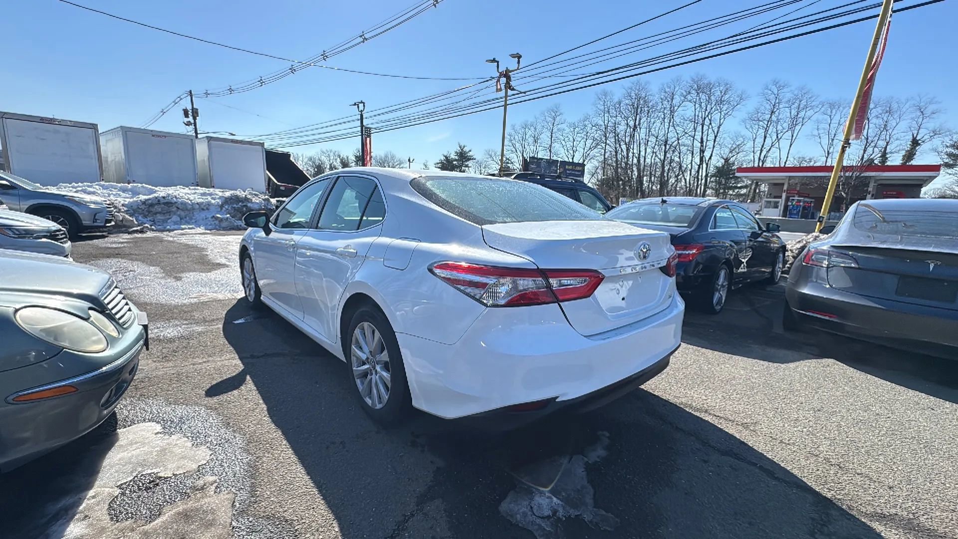 Used 2018 Toyota Camry LE image 7