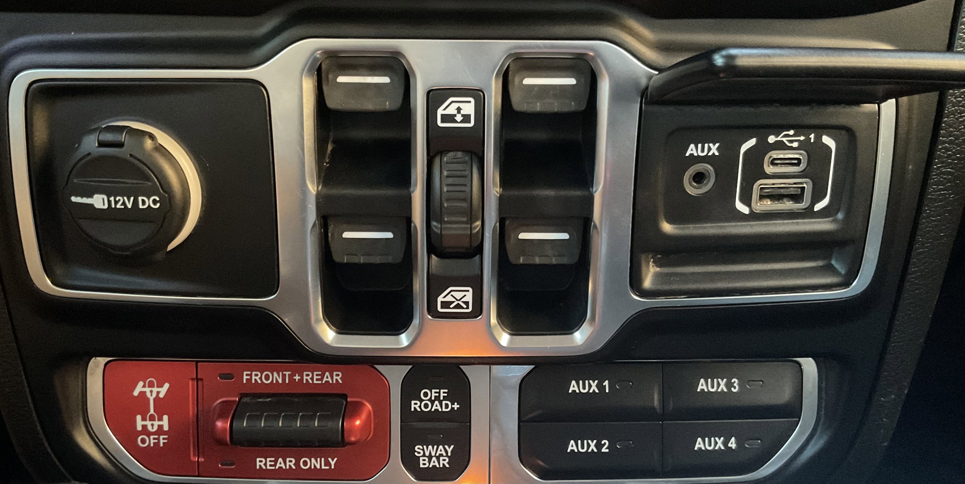 Used 2020 Jeep Gladiator Rubicon w/ Advanced Safety Group image 23