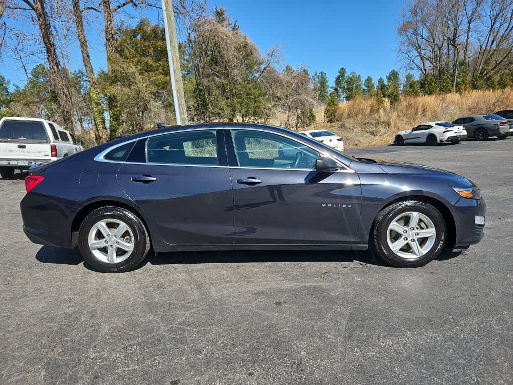 Used 2022 Chevrolet Malibu LS image 2