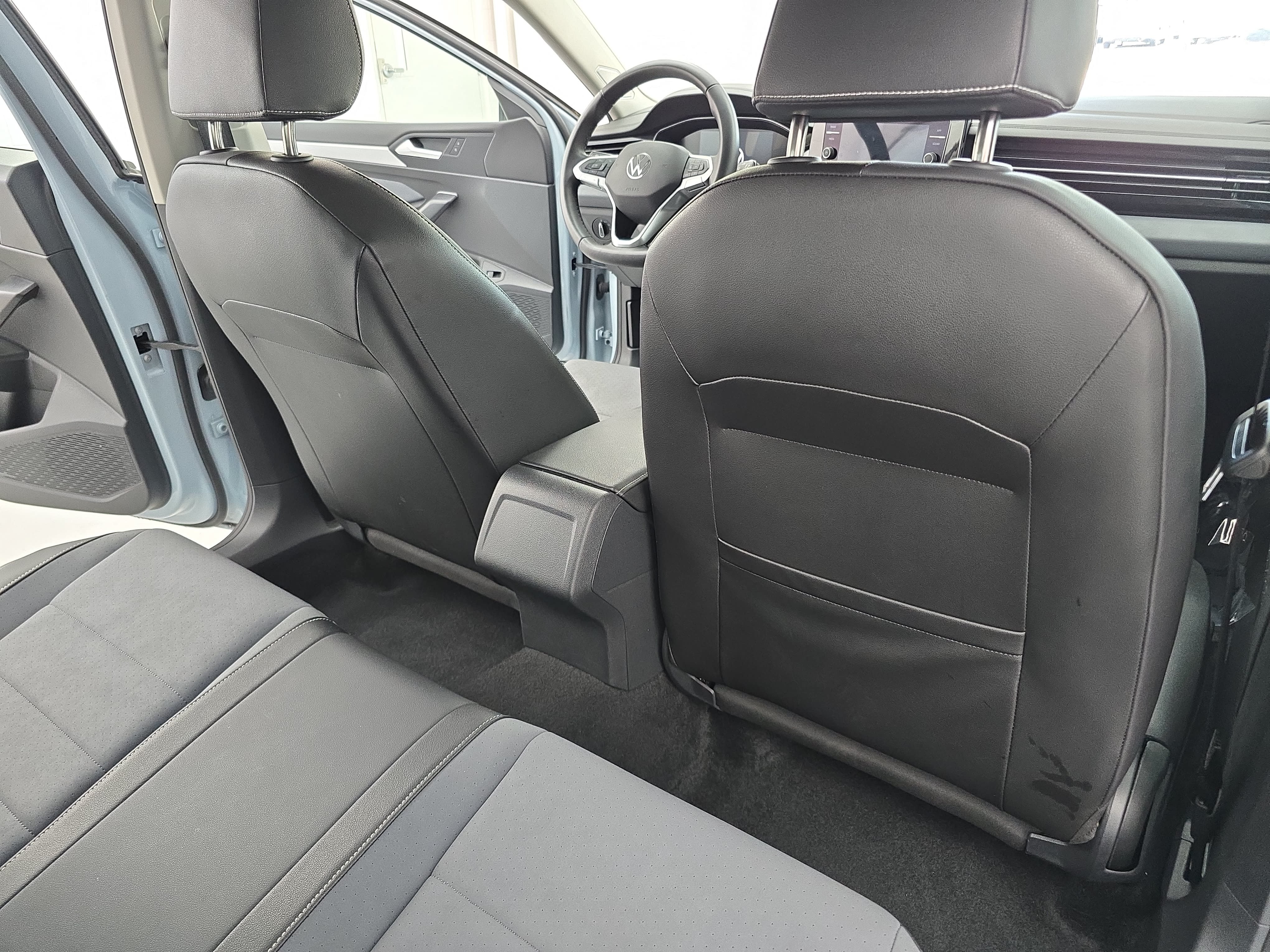 Certified 2025 Volkswagen Jetta SE FWD image 11