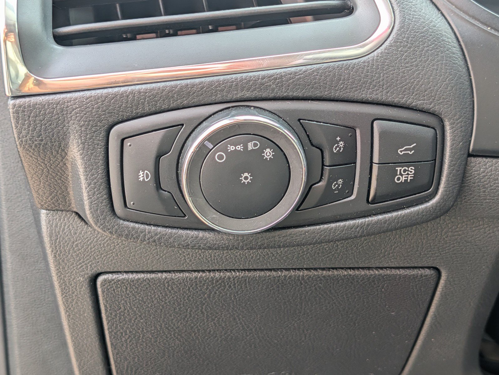 Used 2023 Ford Edge Titanium AWD/4WD image 14