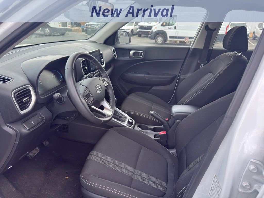Used 2025 Hyundai Venue SEL FWD image 8