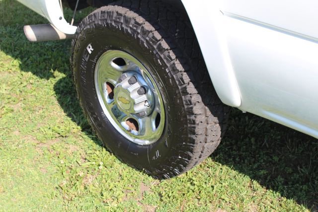 Used 2004 Chevrolet Silverado 2500 LS w/ Heavy-Duty Power Package image 16