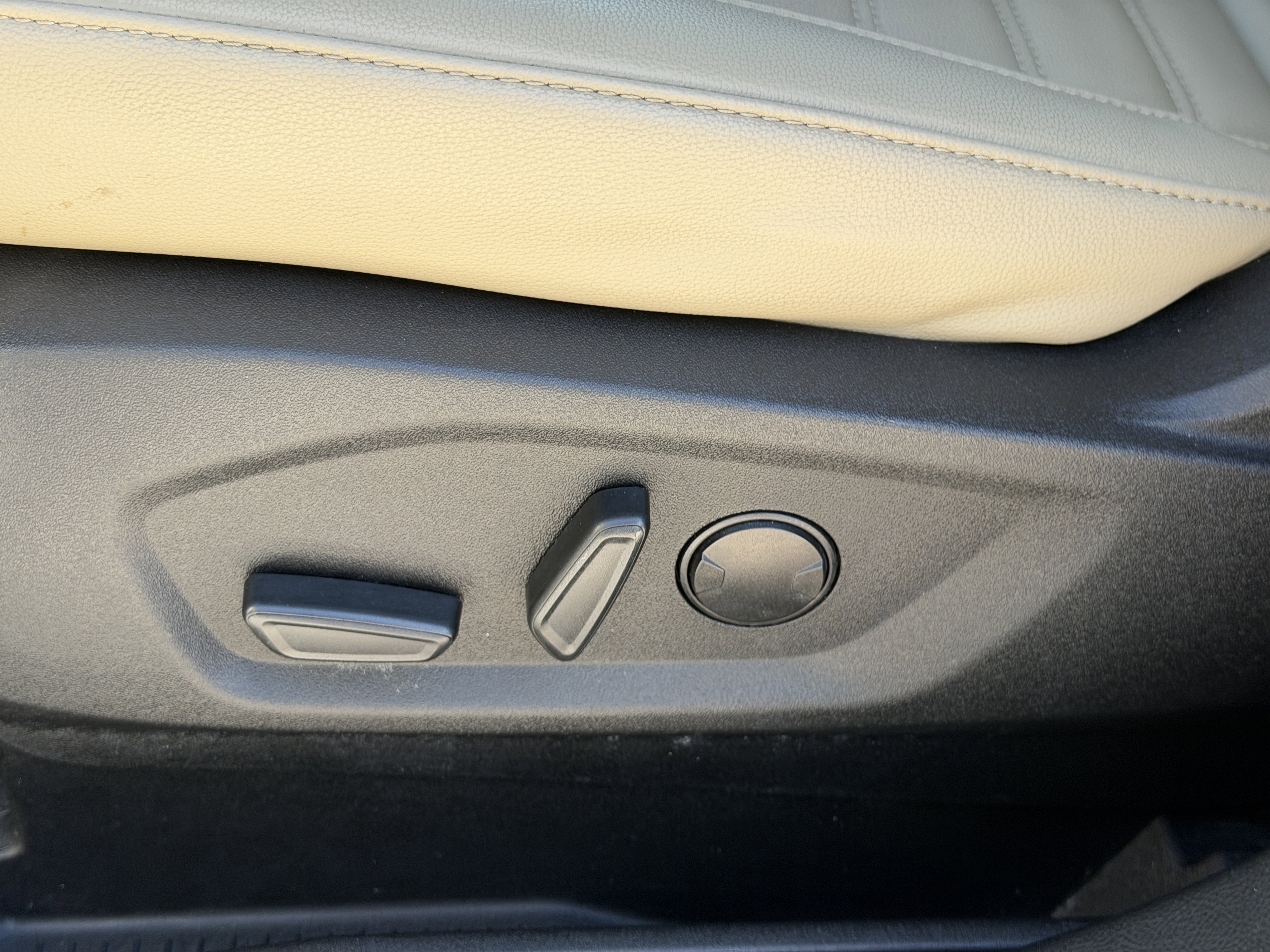 Used 2023 Ford Edge SEL image 19