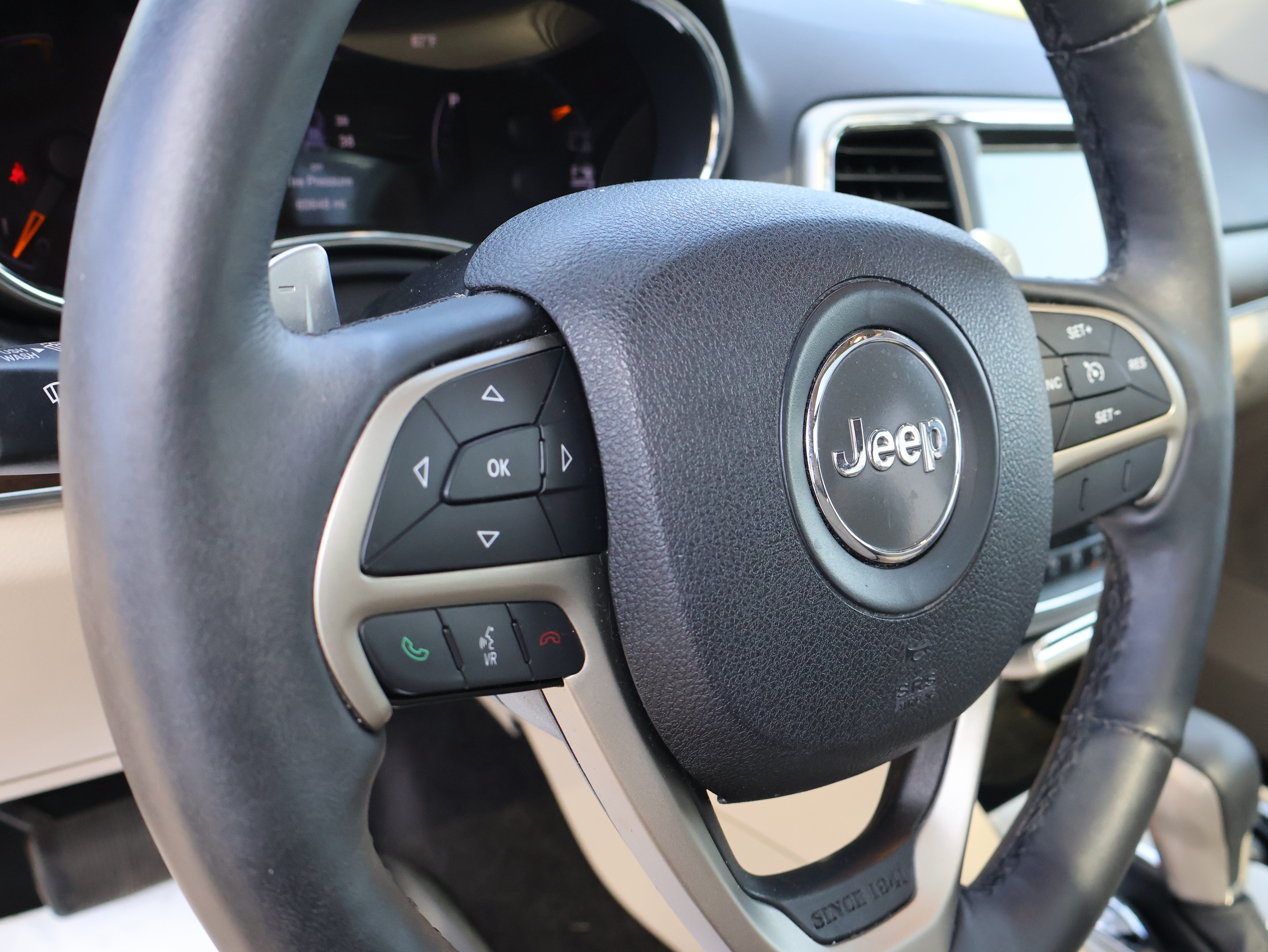 Used 2017 Jeep Grand Cherokee Limited w/ Luxury Group II AWD/4WD image 26