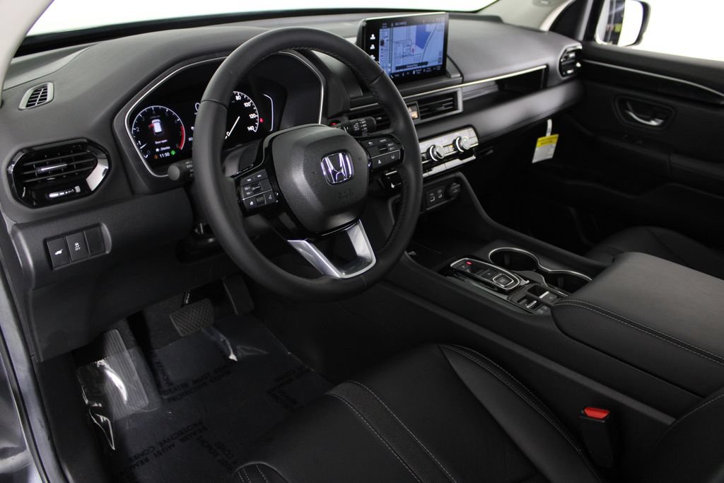 Used 2025 Honda Pilot Touring image 19