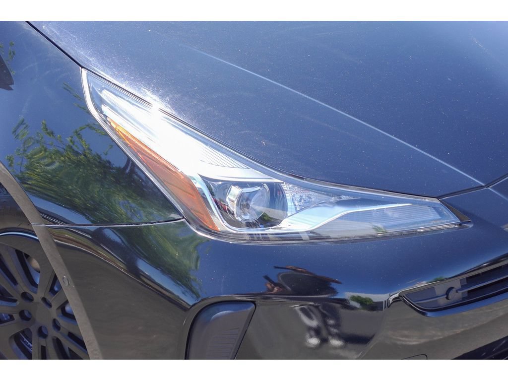 Certified 2022 Toyota Prius LE FWD image 2