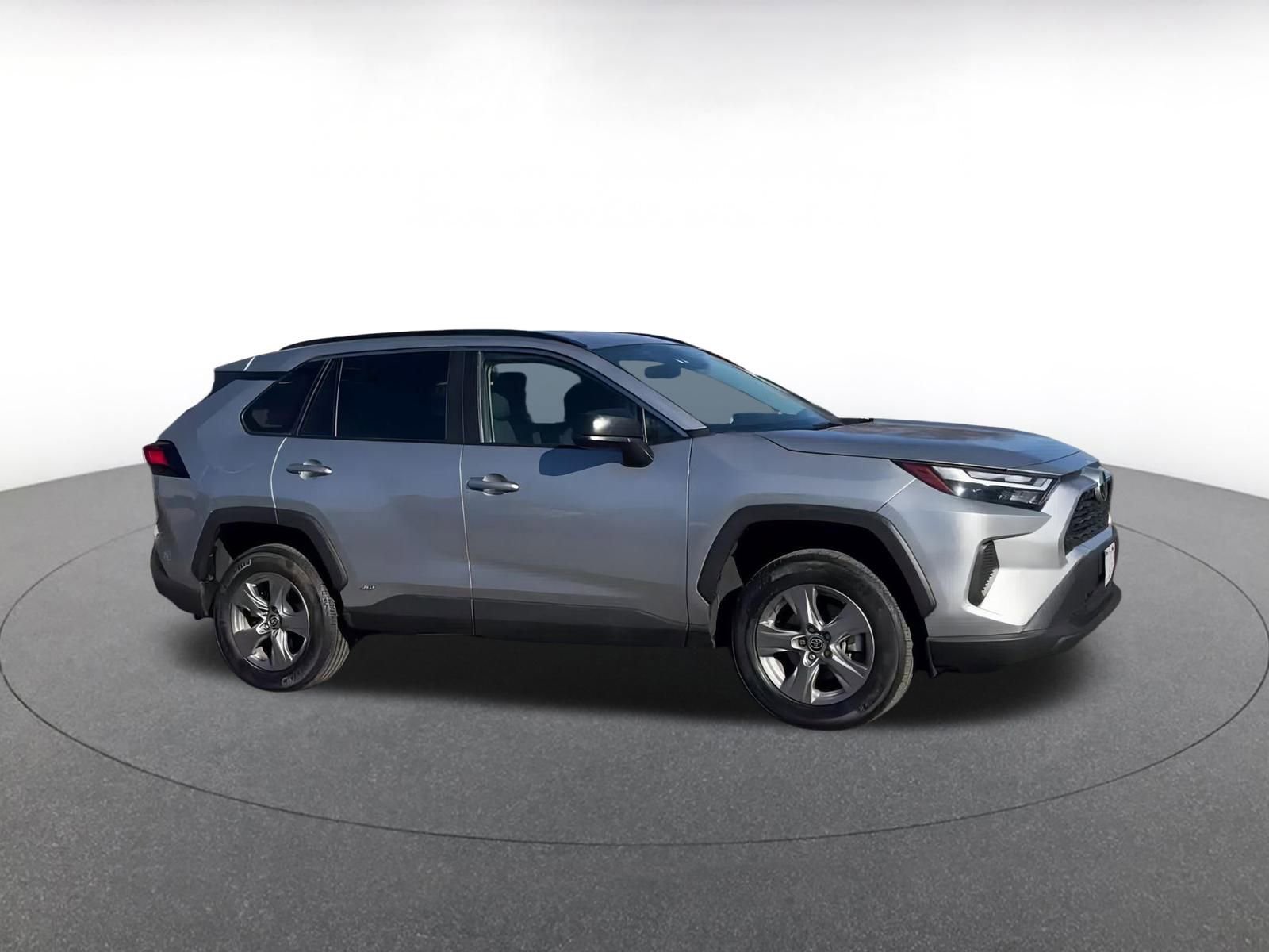 Used 2025 Toyota RAV4 LE video 2