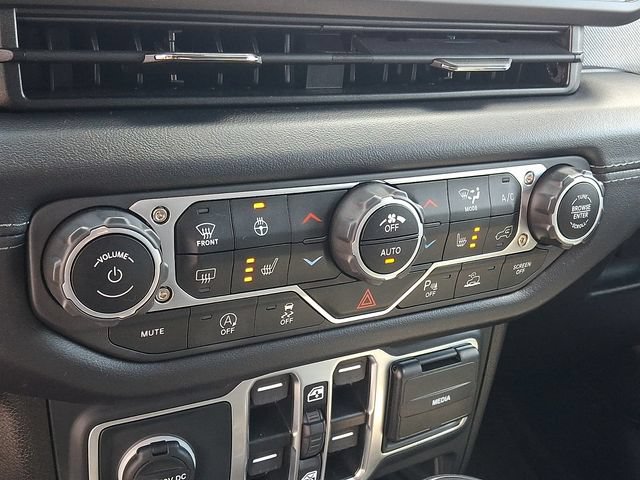 Used 2025 Jeep Wrangler Unlimited Sahara w/ Safety Group AWD/4WD image 15