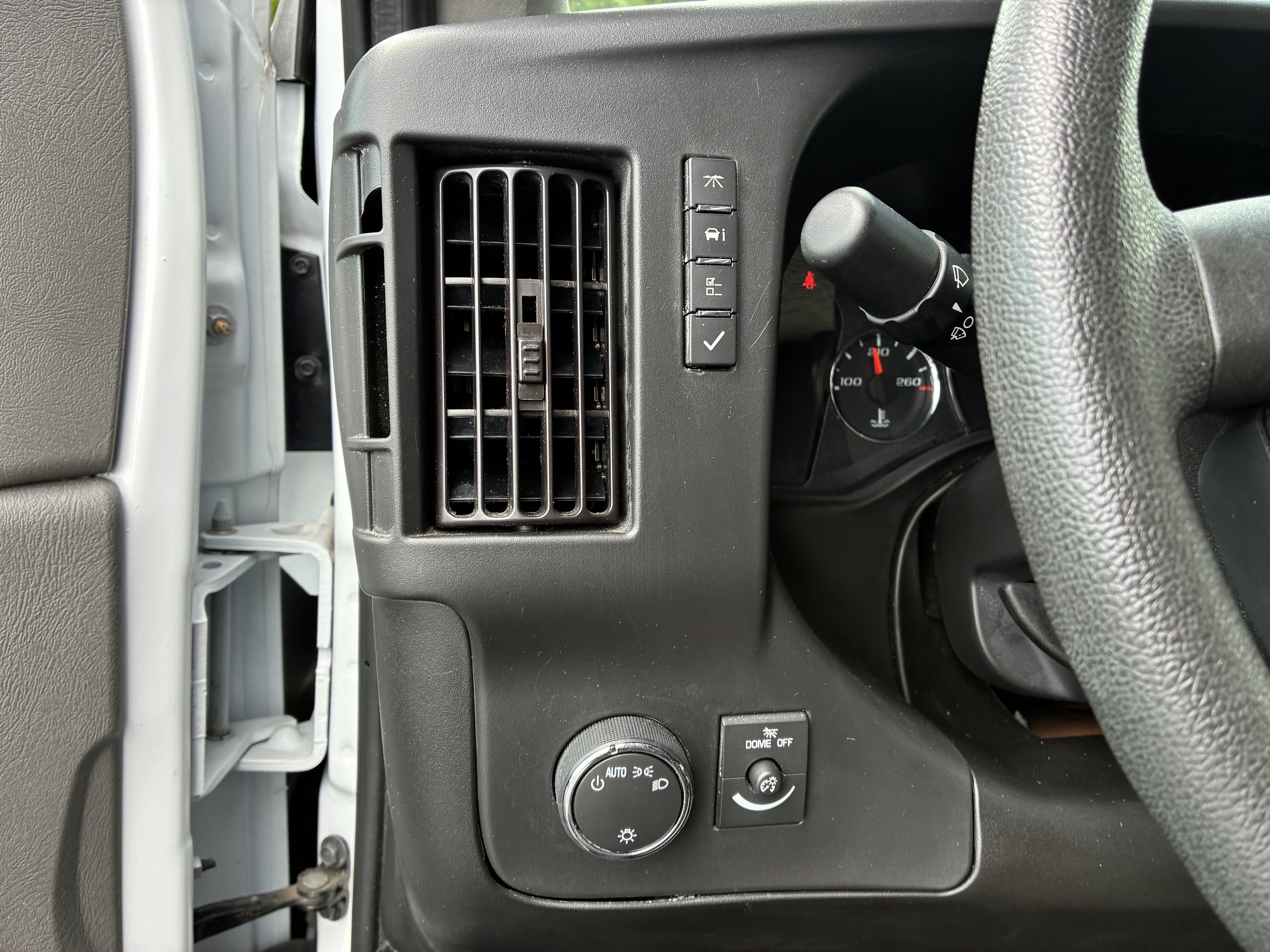 Used 2025 Chevrolet Express 3500 LT w/ LT Preferred Equipment Group RWD image 28