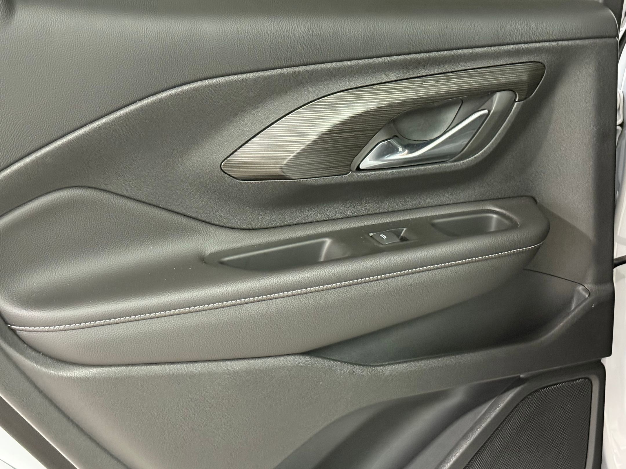 Used 2022 GMC Terrain SLT image 31