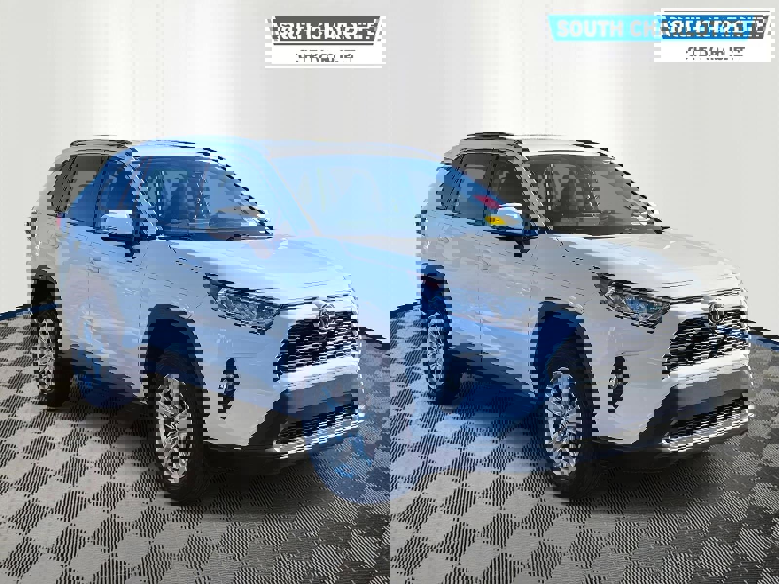 Used 2021 Toyota RAV4 XLE image 3