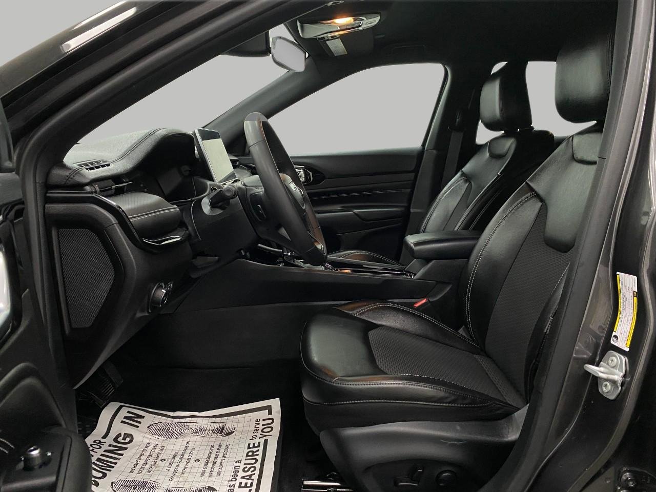 Used 2023 Jeep Compass Altitude w/ Convenience Group AWD/4WD image 28