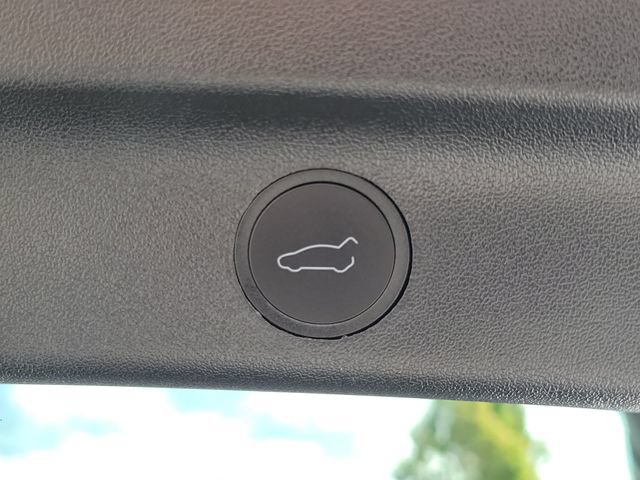 Used 2023 Tesla Model Y Long Range AWD/4WD image 23