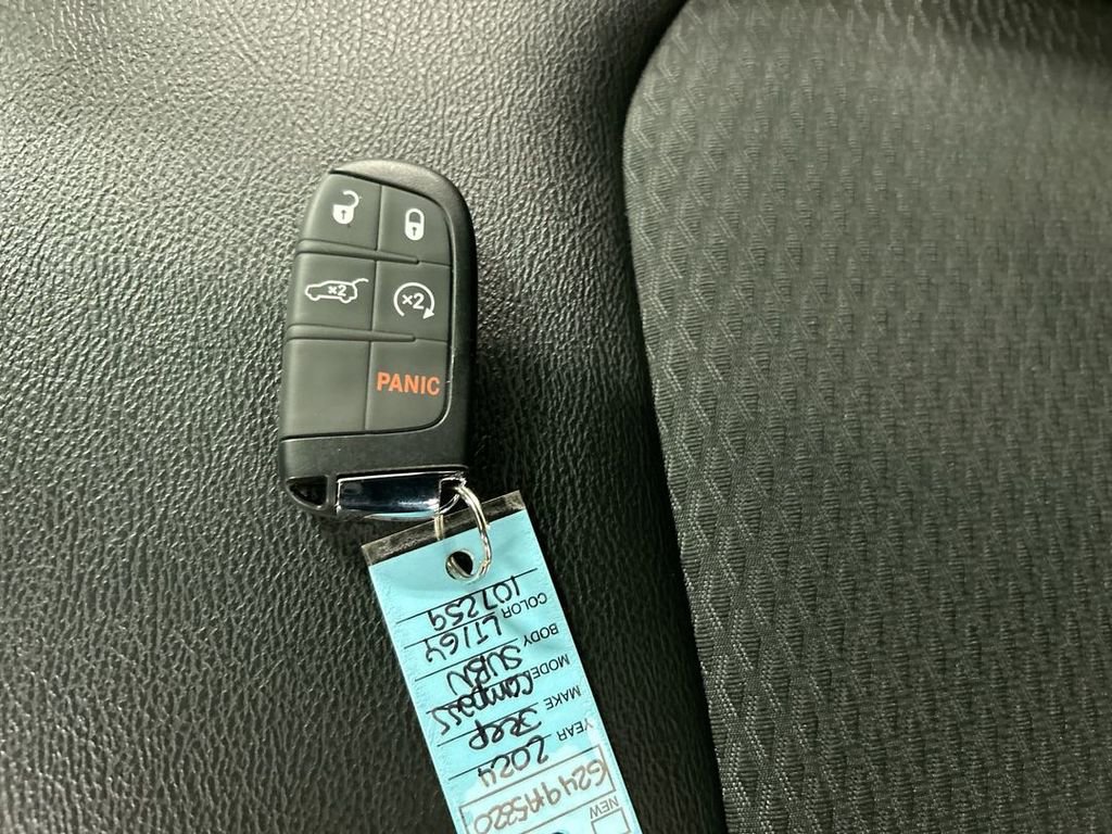 Used 2024 Jeep Compass Latitude w/ Convenience Group image 12