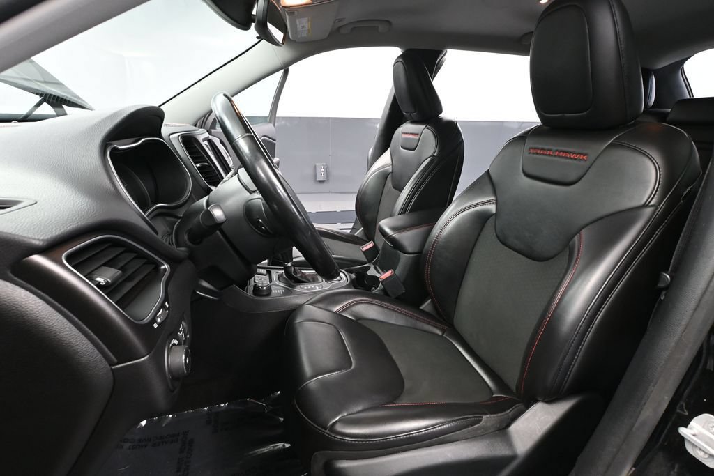 Used 2019 Jeep Cherokee Trailhawk w/ Cold Weather Group AWD/4WD image 24