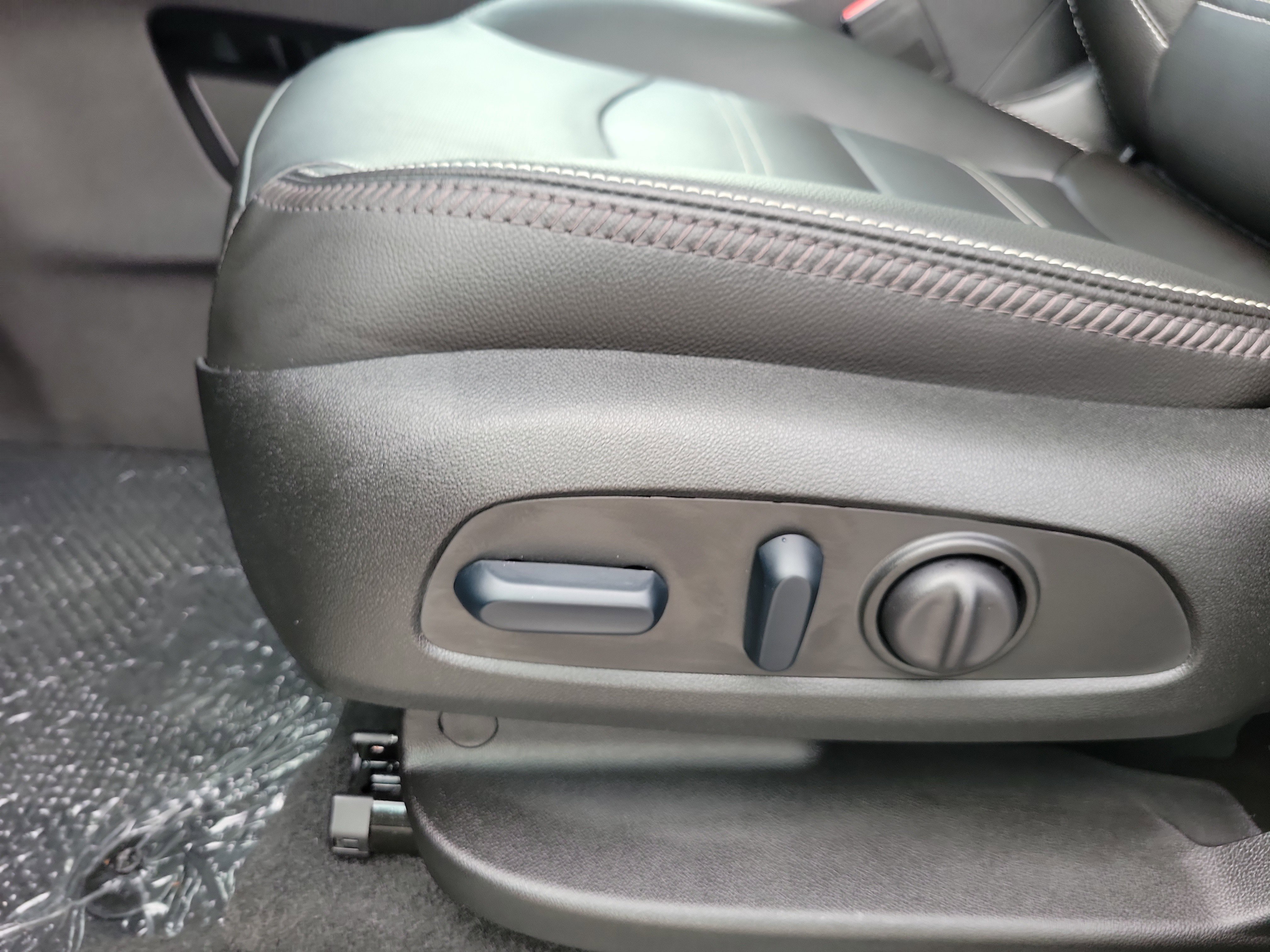 Used 2024 GMC Terrain Denali w/ Denali Premium Package image 13