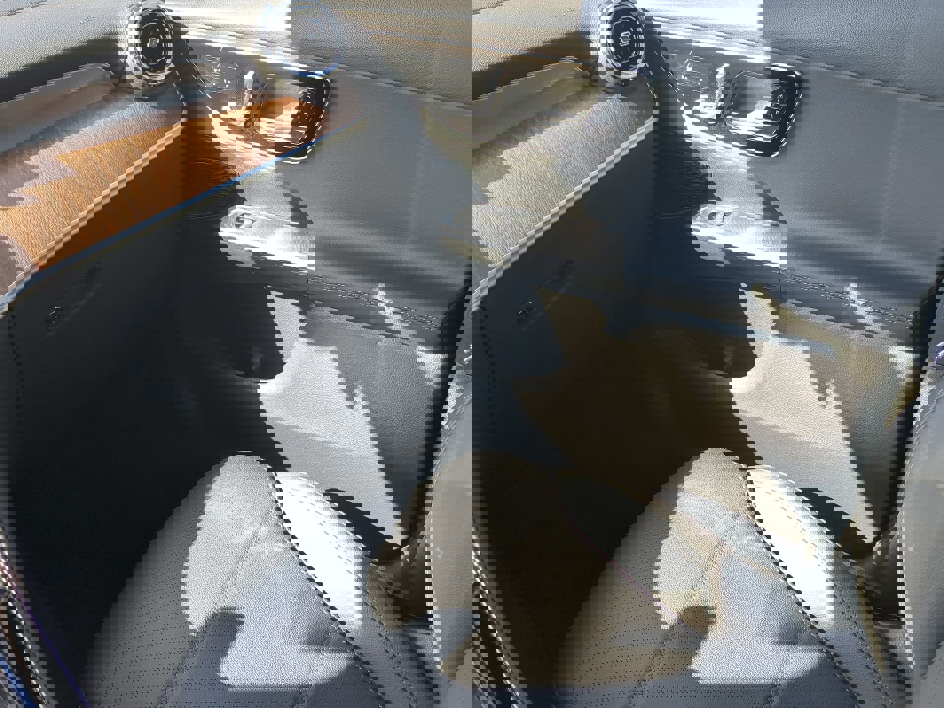 Used 2025 Mercedes-Benz GLC 350e GLC 350e image 40