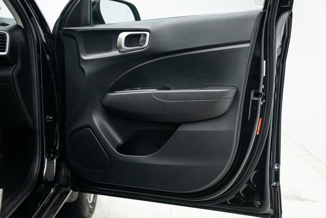 Used 2023 Hyundai Venue SEL image 29