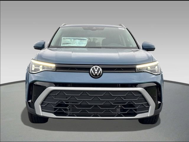 New 2026 Volkswagen Taos SE image 2