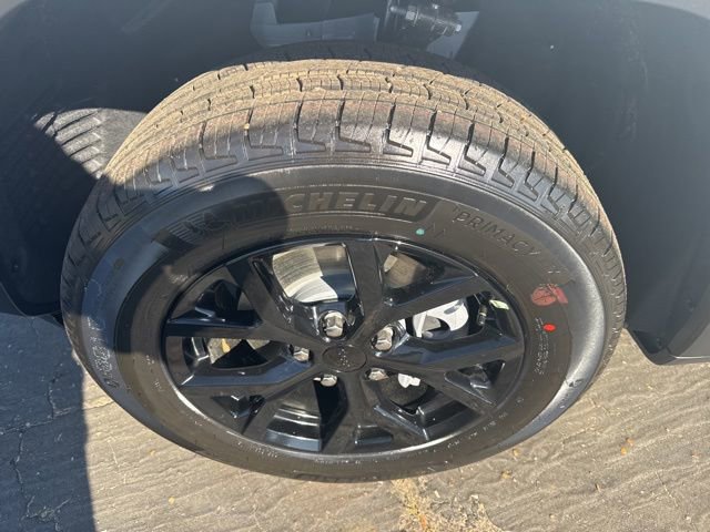 New 2026 Jeep Grand Cherokee Altitude RWD image 9