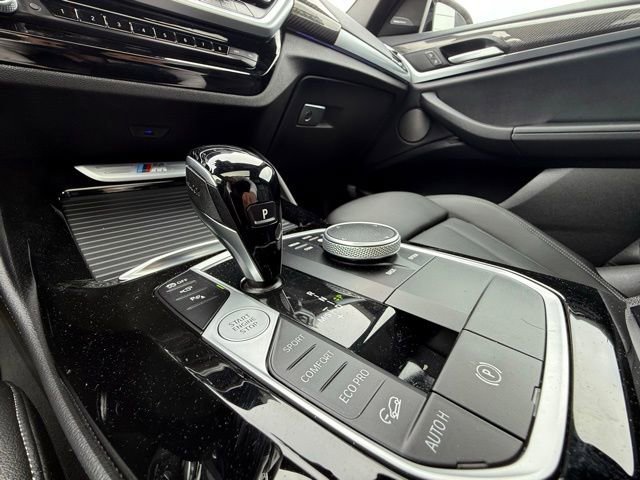 Used 2024 BMW X4 M40i w/ Premium Package image 25