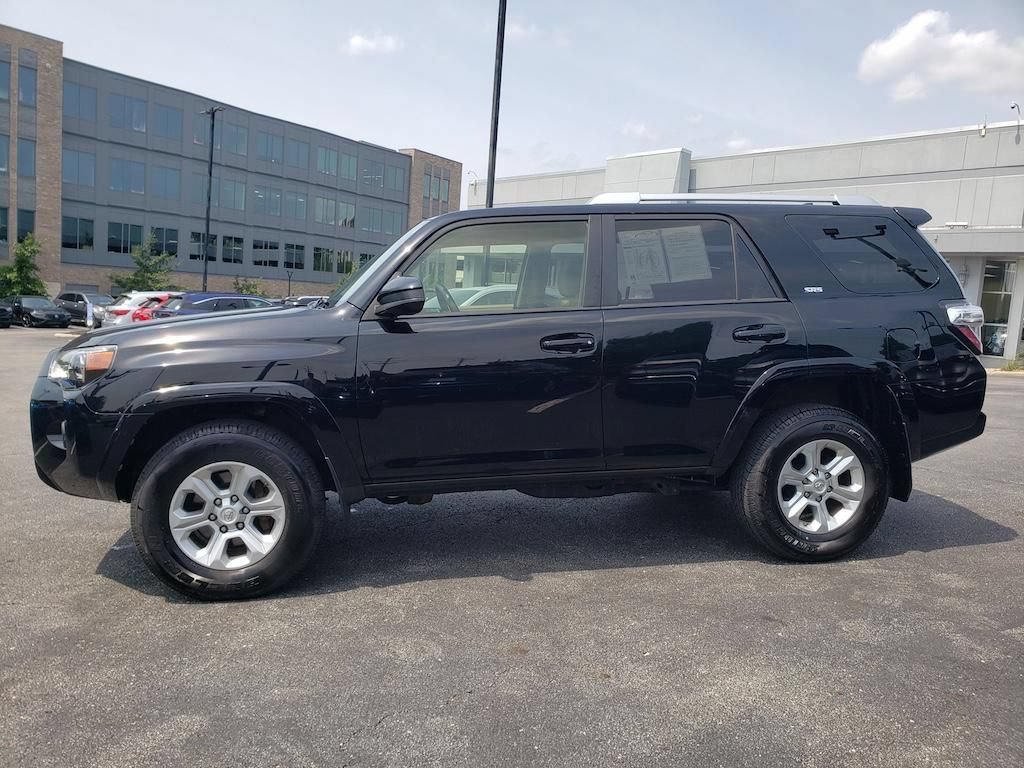 Used 2017 Toyota 4Runner SR5 AWD/4WD image 5