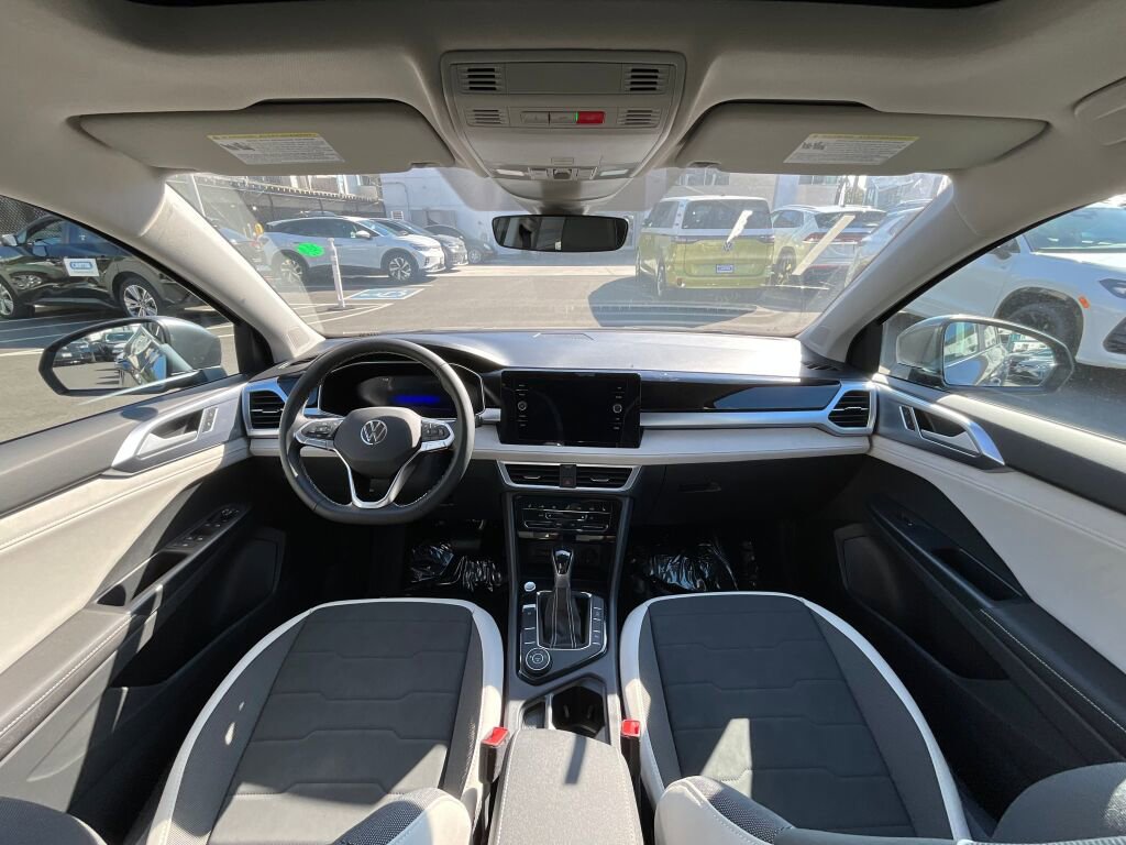 New 2025 Volkswagen Taos SE image 14