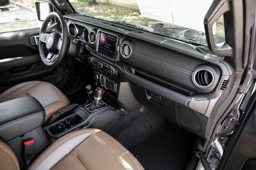 Used 2023 Jeep Wrangler Unlimited Sahara w/ LED Lighting Group AWD/4WD image 24