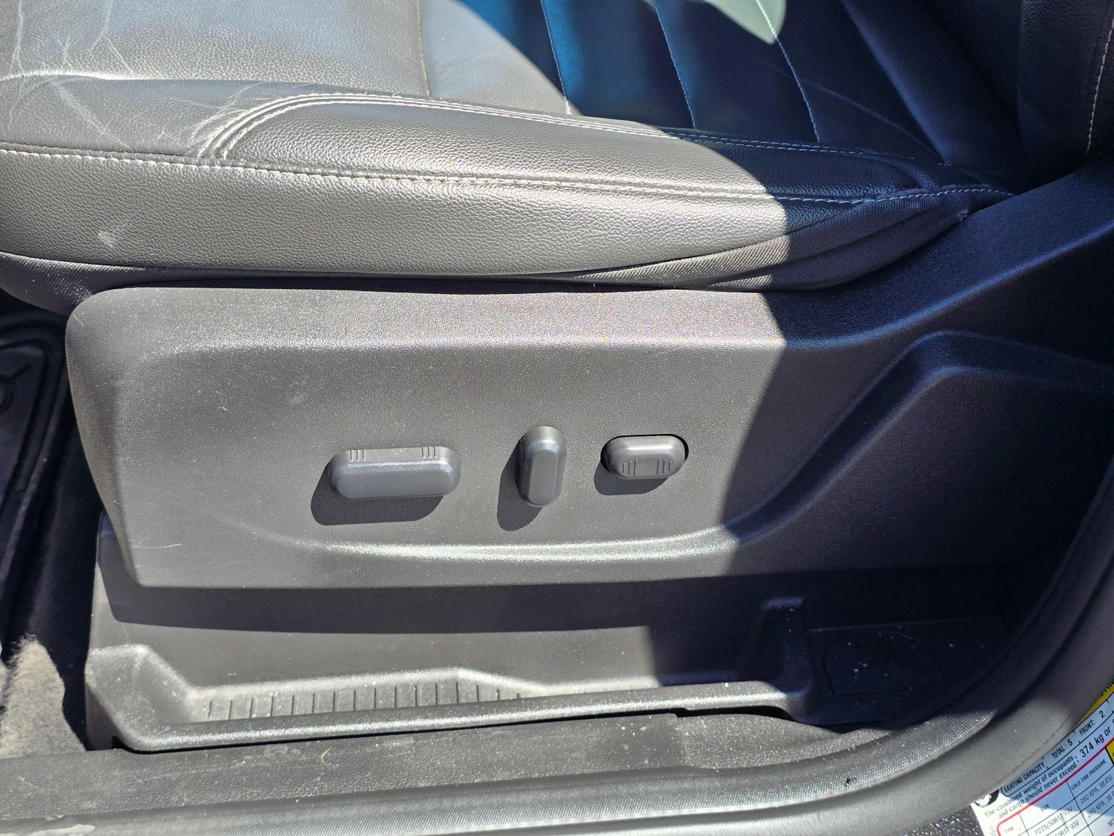 Used 2015 Ford C-MAX Energi SEL w/ Equipment Group 303A FWD image 22