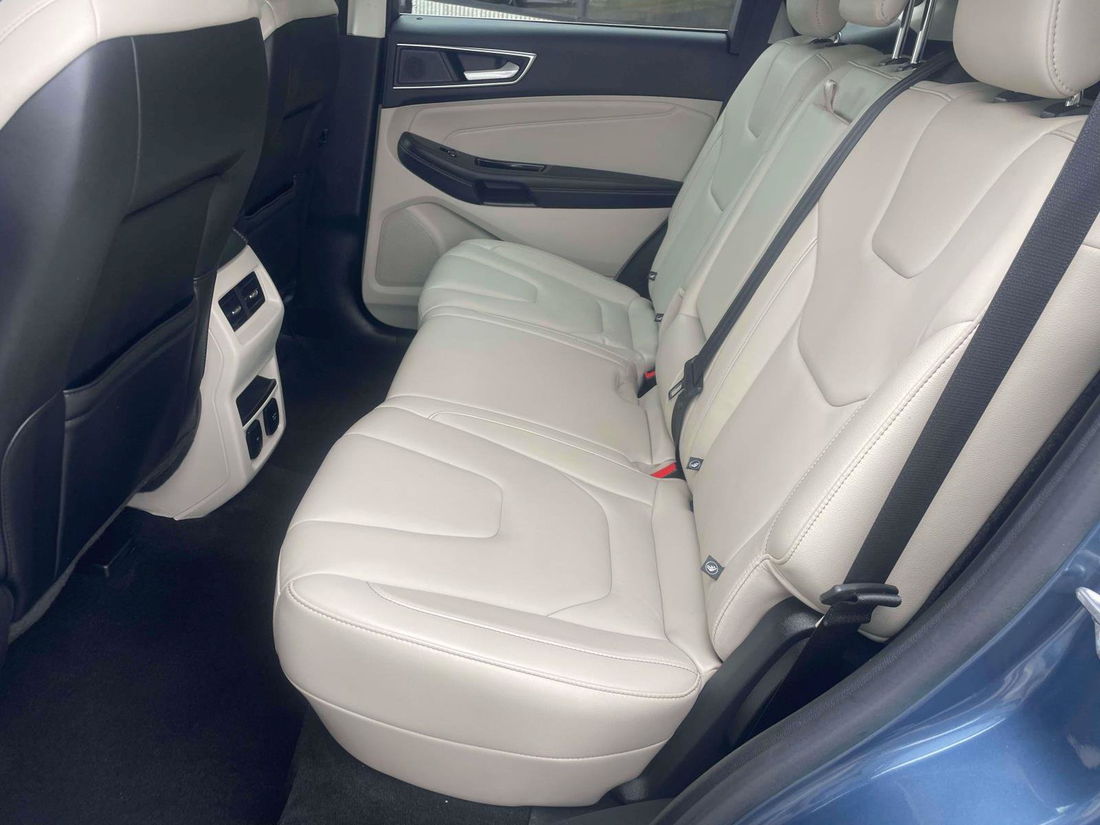 Used 2019 Ford Edge Titanium AWD/4WD image 16