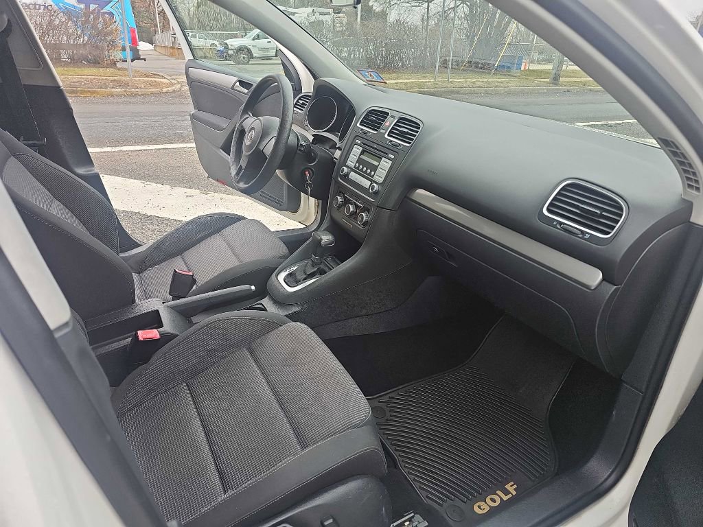 Used 2010 Volkswagen Golf 4-Door image 14