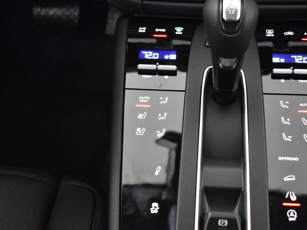 Used 2026 Porsche Macan AWD/4WD image 25