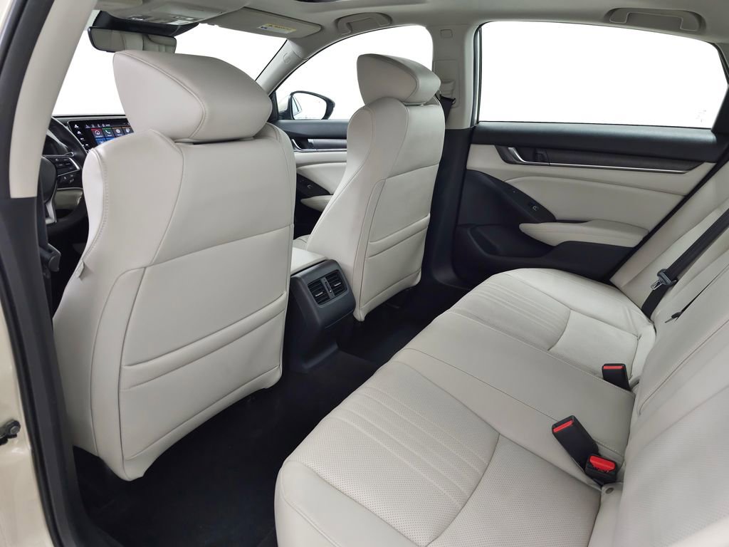Used 2018 Honda Accord Touring image 32