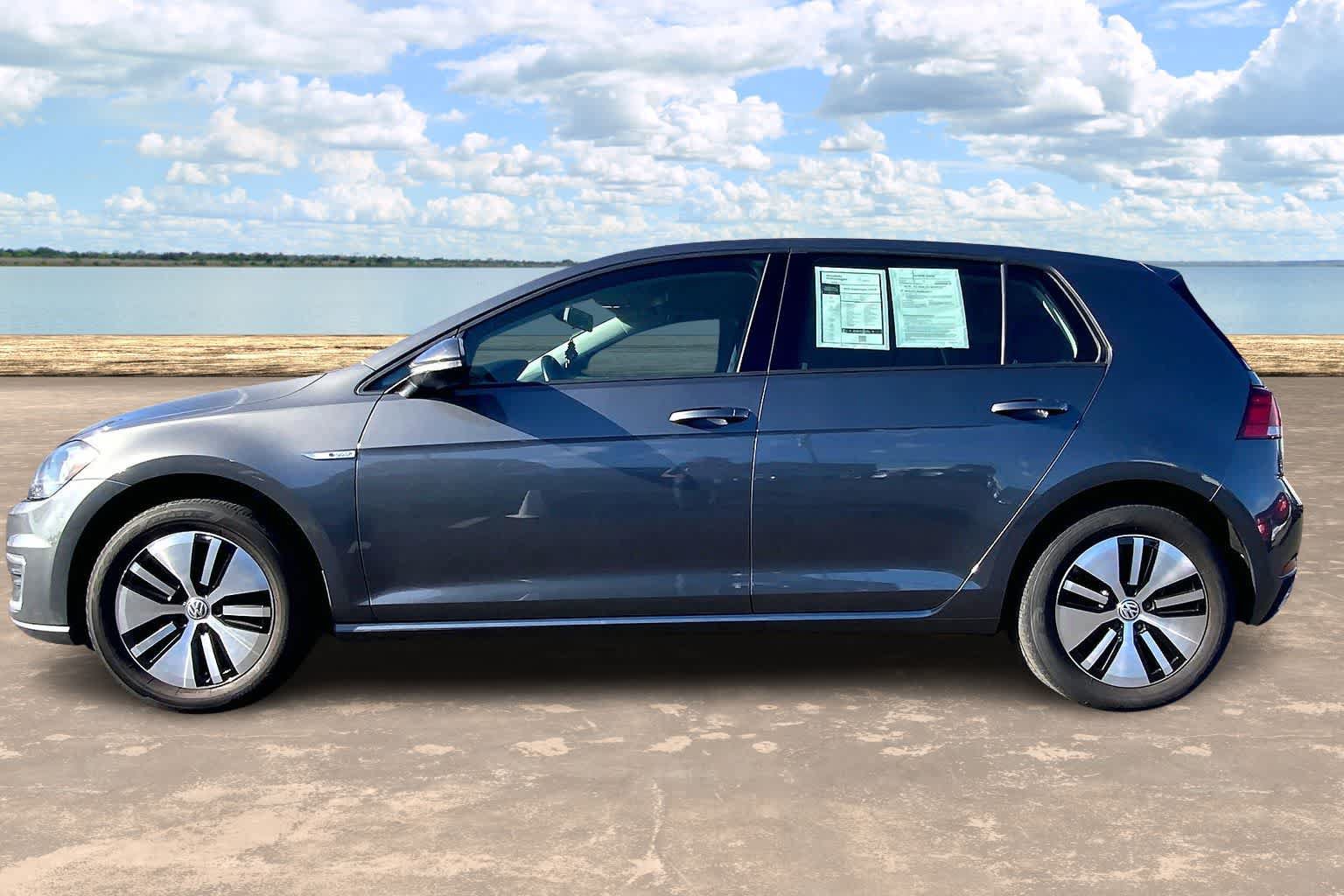 Used 2019 Volkswagen e-Golf SE w/ Driver Assistance Package FWD image 3