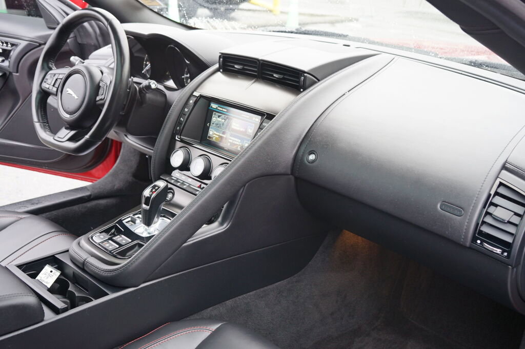 Used 2017 Jaguar F-TYPE S image 12