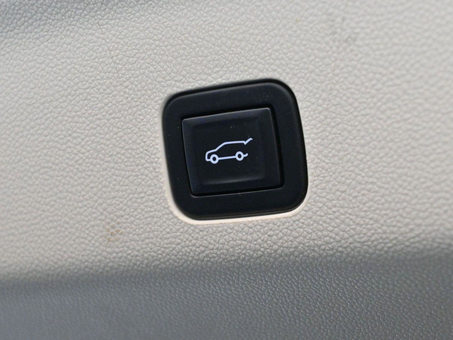 Certified 2022 Cadillac Escalade ESV Sport Platinum w/ Heavy-Duty Trailer Package image 12