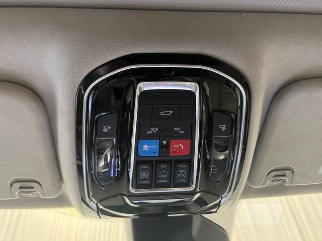 Used 2022 Jeep Grand Wagoneer Series II w/ Premium Group II AWD/4WD image 18