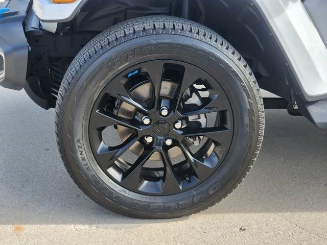 Used 2023 Jeep Wrangler Unlimited Sahara w/ Cold Weather Group image 18