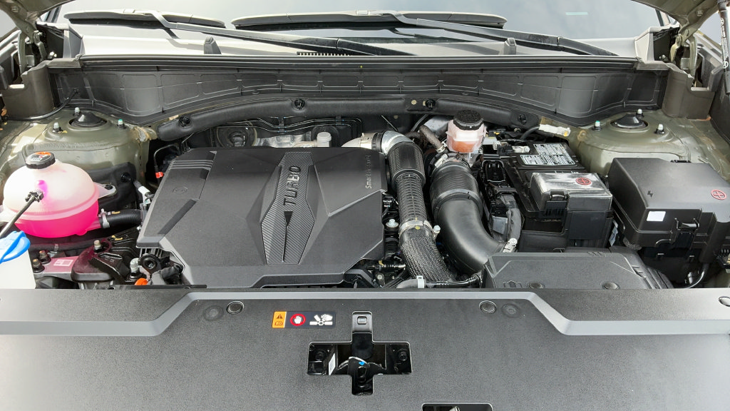 Used 2025 Hyundai Santa Fe Limited FWD image 24