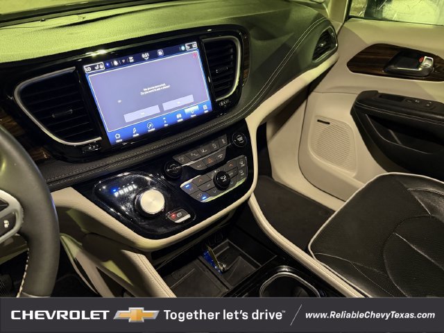 Used 2022 Chrysler Pacifica Limited FWD image 18