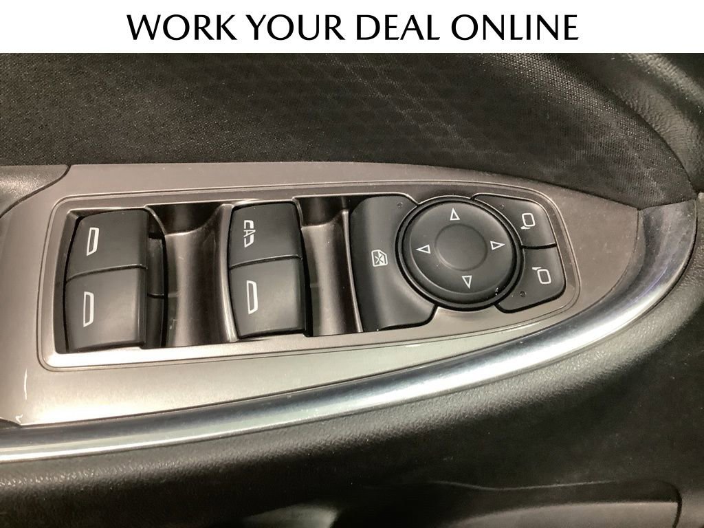 Used 2017 Chevrolet Malibu LT image 19