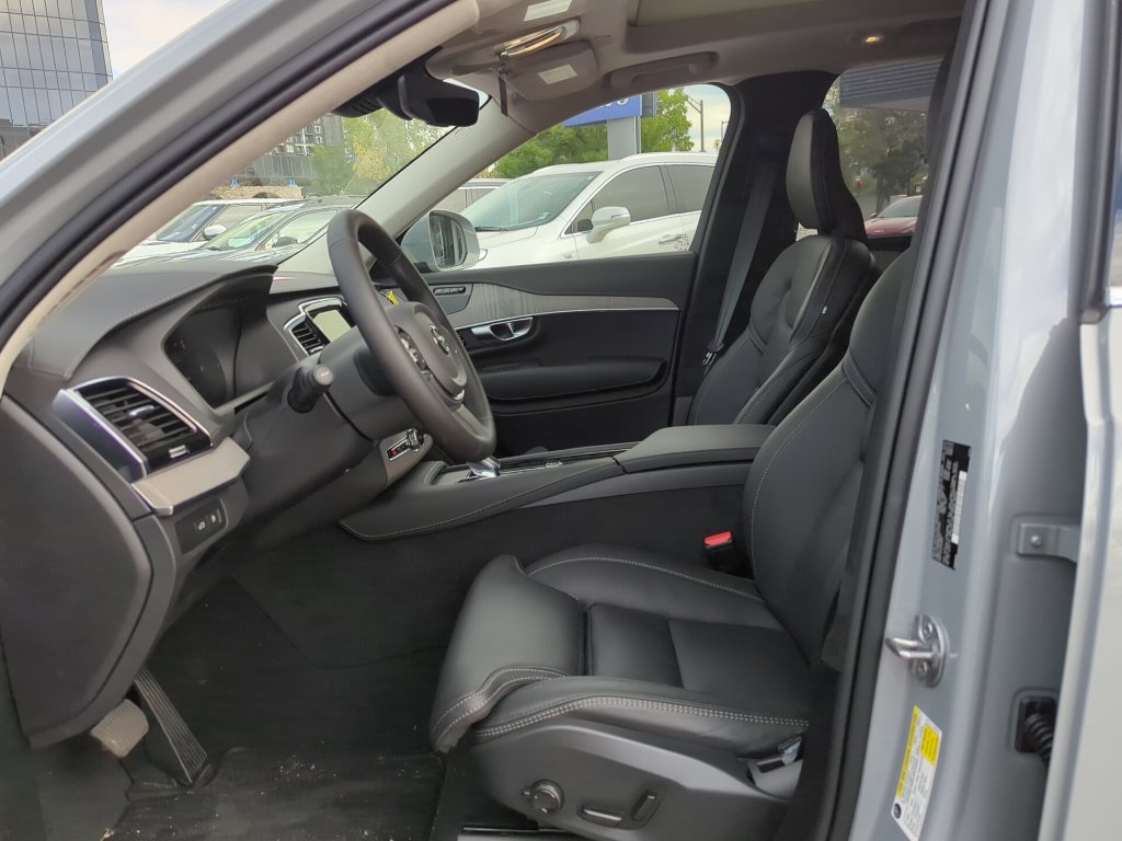 Used 2024 Volvo XC90 T8 Ultimate AWD/4WD image 11