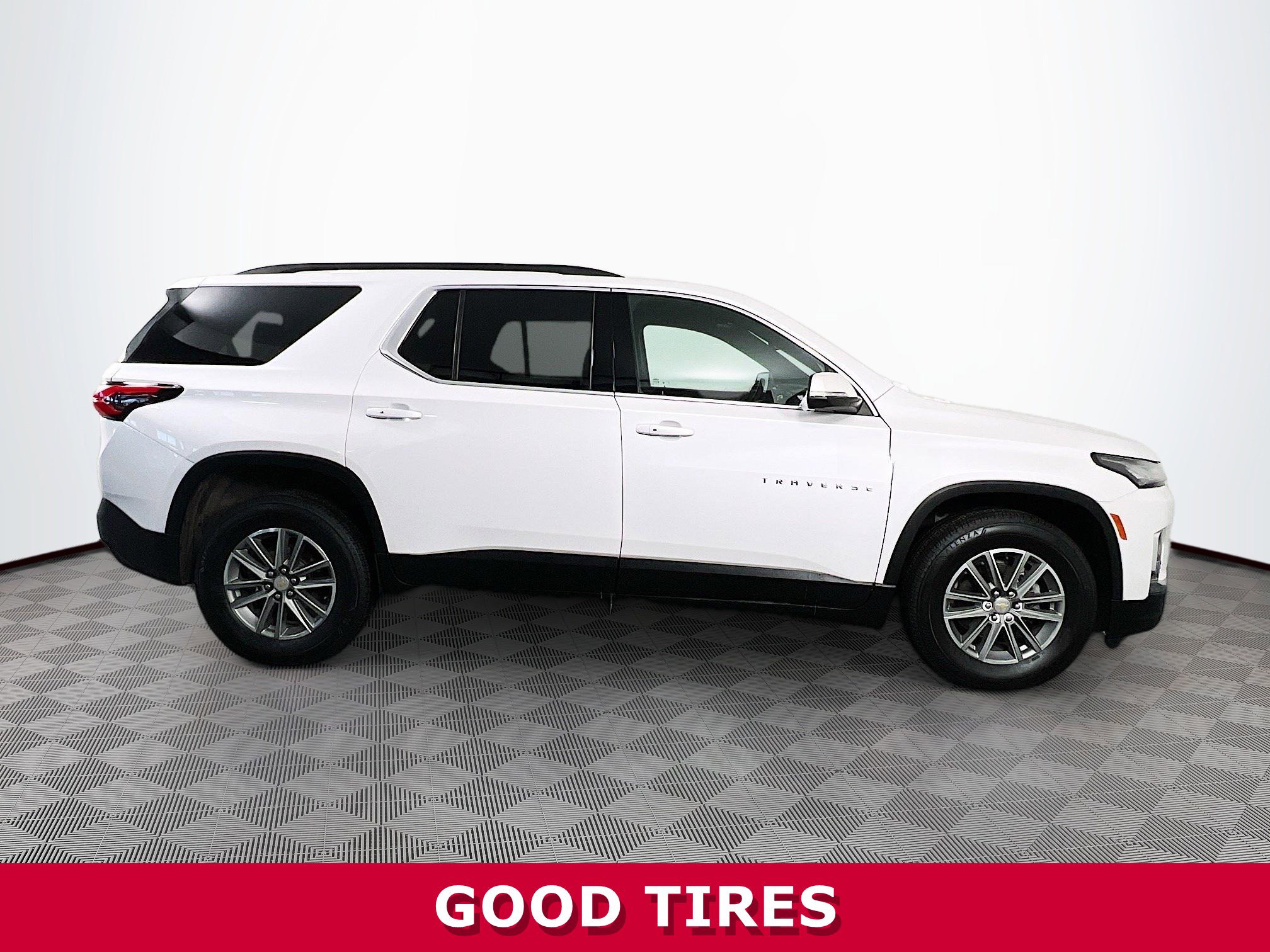 Used 2022 Chevrolet Traverse LT image 32